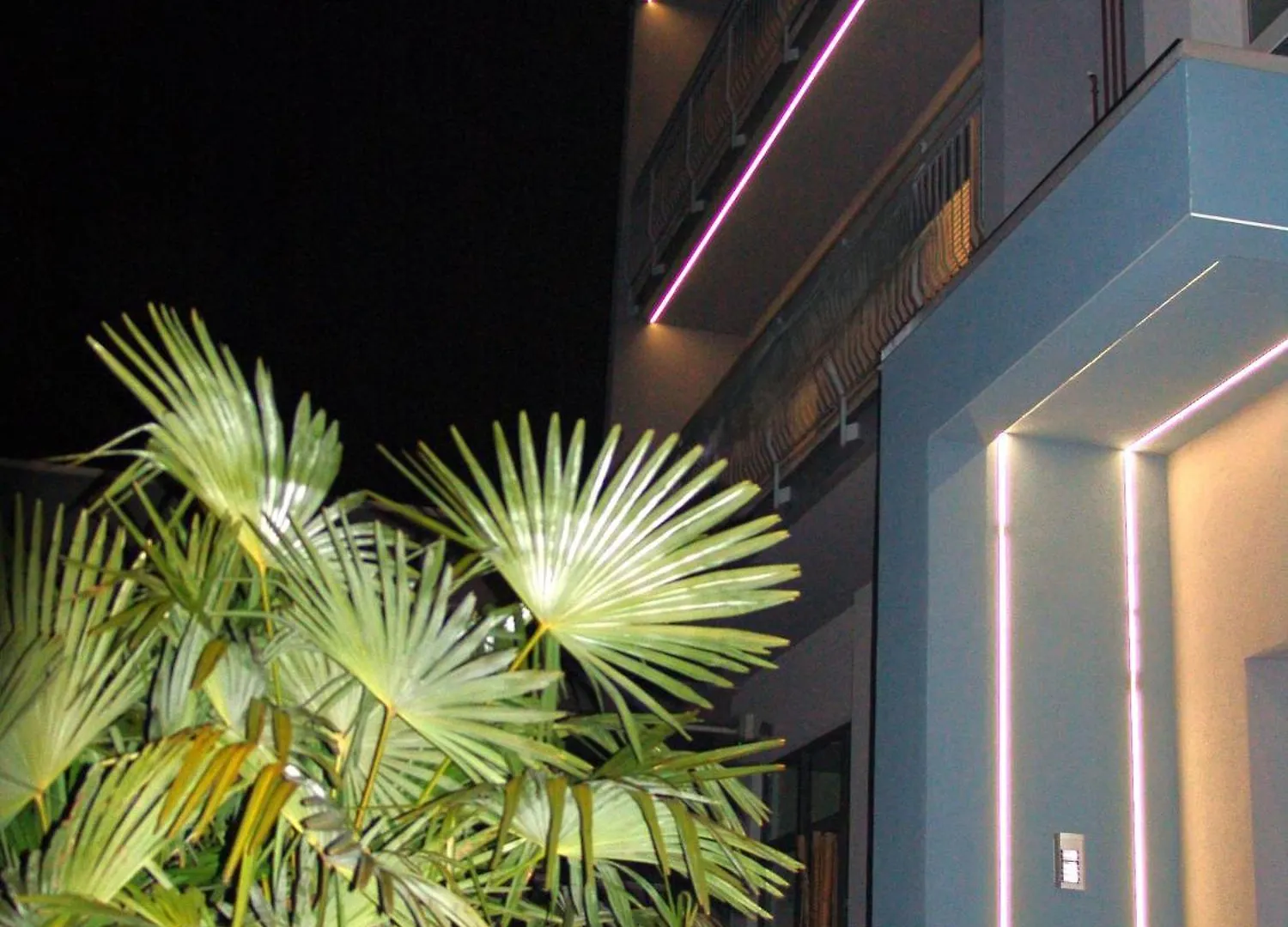 Giulia Attic Apartment Nibionno 0*,