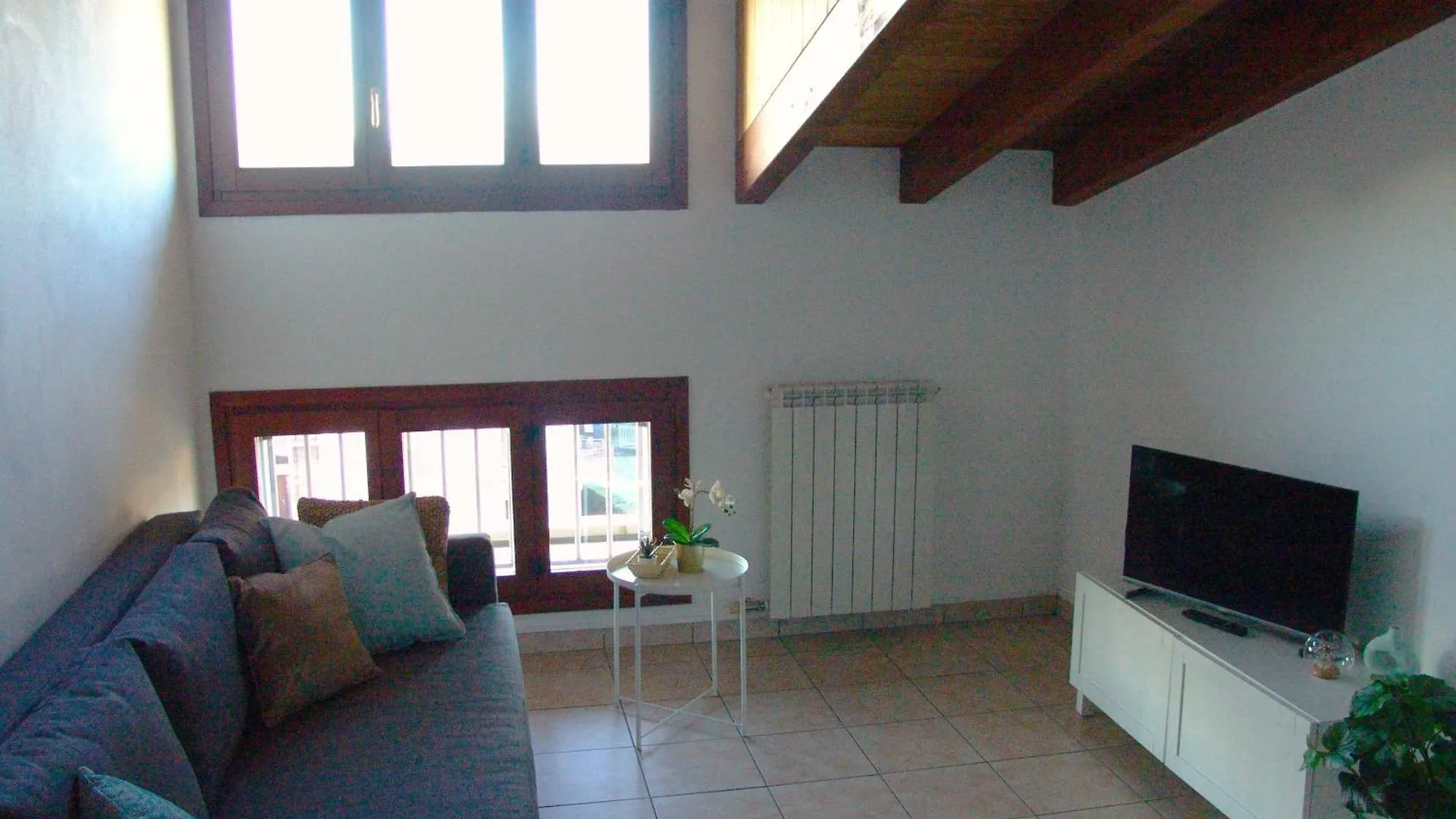 Giulia Attic Apartment Nibionno
